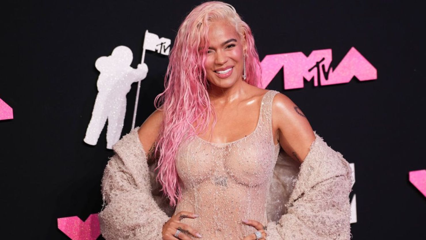 Karol G en la ceremonia de los MTV Music Video Awards 2023 en Newark, New Jersey.