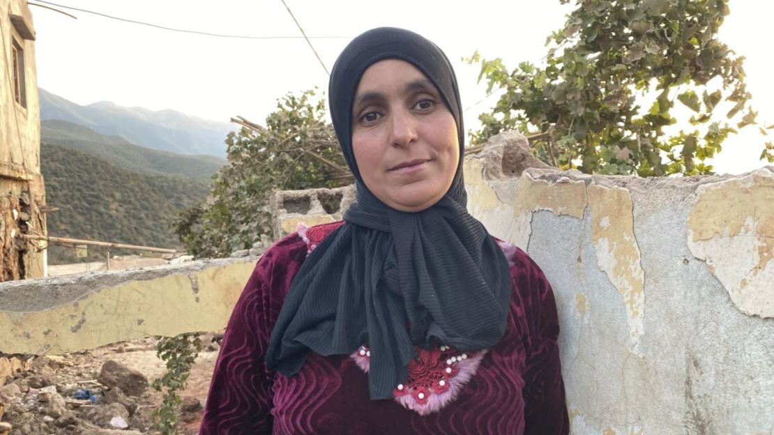 Fatema Acherhri perdió a sus dos hijas, Rajaa y Sanaa, en el terremoto que sacudió las montañas del Atlas en Marruecos el 8 de septiembre de 2023.