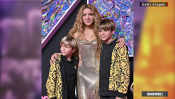 CNNE 1452181 - shakira llega a la alfombra de mtv con sus dos hijos