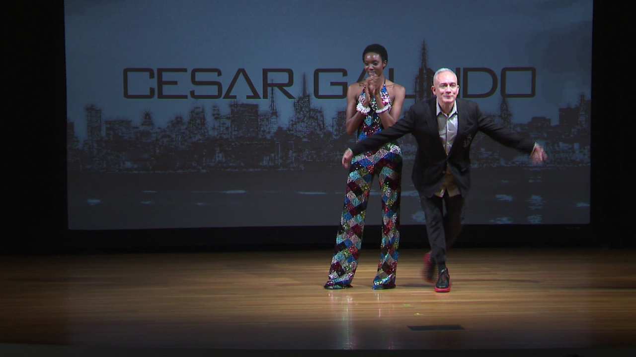 CNNE 1452795 - homenaje a disenadoras latinos en la semana de la moda de nueva york
