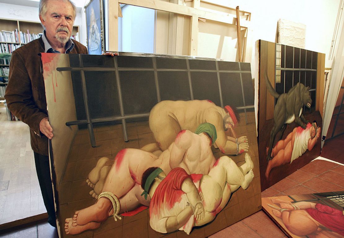 Botero muestra algunas piezas nuevas el 14 de abril de 2005 en su taller de París. La serie evoca las diversas torturas, humillaciones sexuales y abusos a prisioneros iraquíes perpetrados por soldados estadounidenses en la cárcel de Abu Ghraib (Irak).