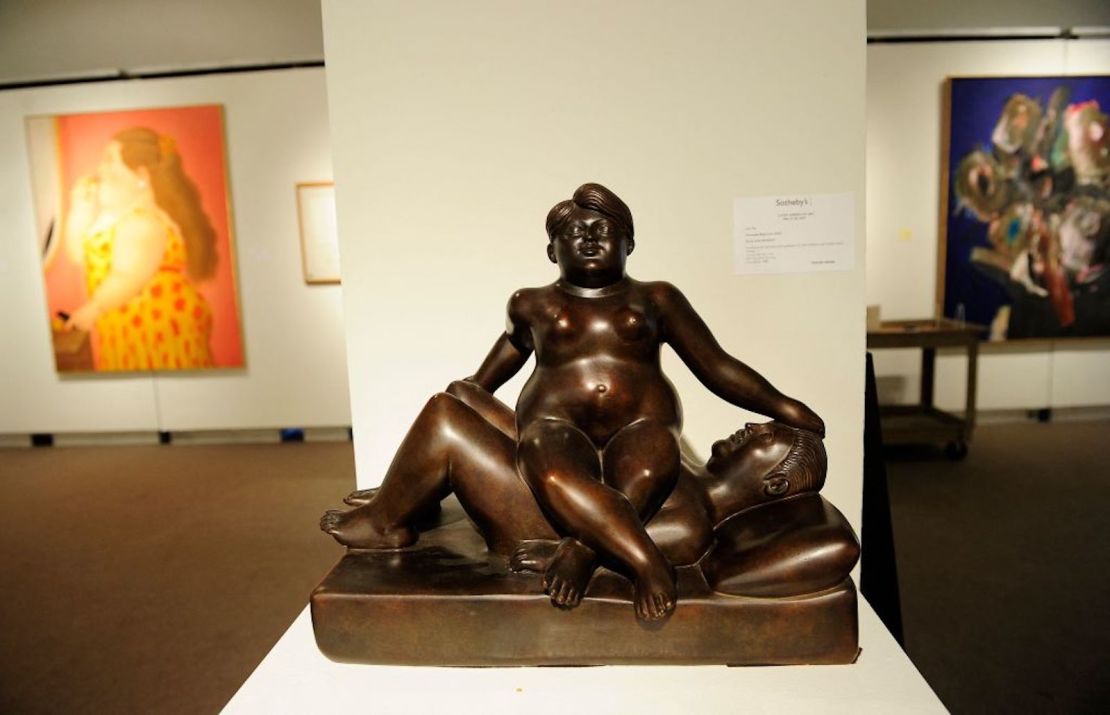 "Hombre y mujer" de Fernando Botero se expone durante un avance de las subastas de arte latinoamericano de Sotheby's, el 21 de mayo de 2010 en Nueva York.