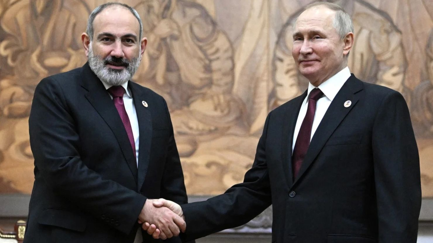 El presidente de Rusia, Vladimir Putin, se reunió con el primer ministro de Armenia, Nikol Pashinyan, en Bishkek, Kirguistán, en diciembre de 2022.