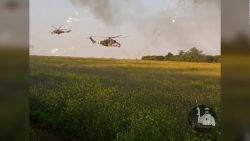 CNNE 1454641 - los helicopteros ucranianos asaltan posiciones rusas