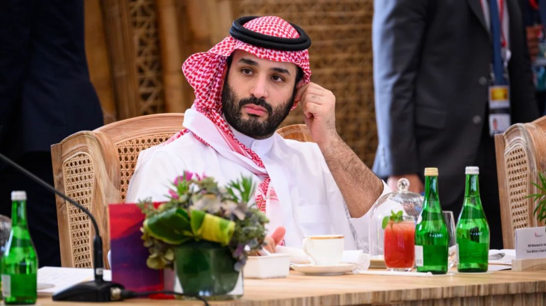 A principios de este verano, el PIF, que está presidido por el príncipe heredero saudita Mohammed bin Salman, tomó posesión de cuatro de los clubes de fútbol más fuertes del país: el 18 veces campeón nacional Al-Hilal, el nueve veces campeón Al-Ittihad y Al-Nassr y el tres veces campeón Al-Ahli.