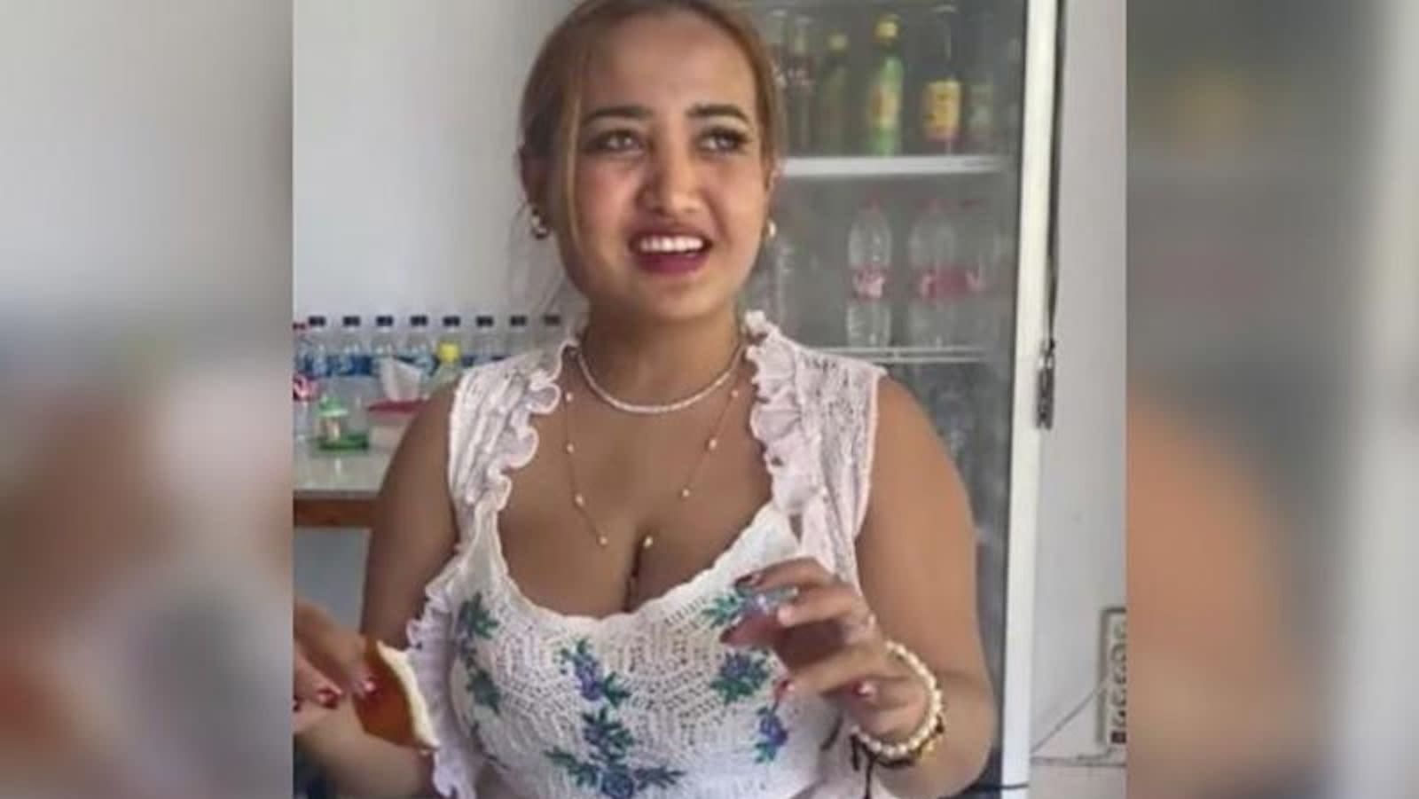 Indonesia encarcela a una mujer que subió un video a TikTok recitando una  oración musulmana antes de comer carne de cerdo | CNN