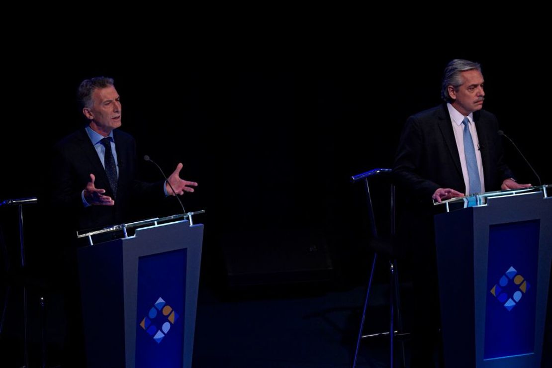 Foto de archivo. Dos candidatos presidenciales de la elección 2019, Mauricio Macri y Alberto Fernández, debatieron en Buenos Aires, Argentina, el 20 de octubre de ese año ocho días antes de la elección.