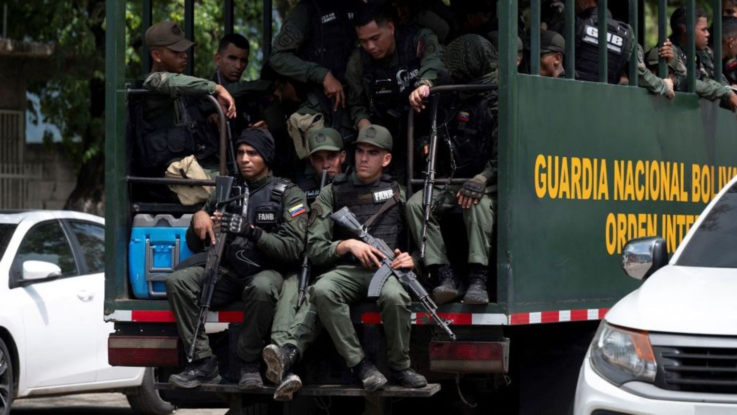  de la Guardia Nacional Bolivariana llegando a la prisión Tocoron, en Aragua, Venezuela, el 20 de septiembre de 2023.
