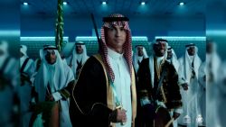 CNNE 1456389 - cristiano ronaldo se viste con el traje tipico de arabia saudita