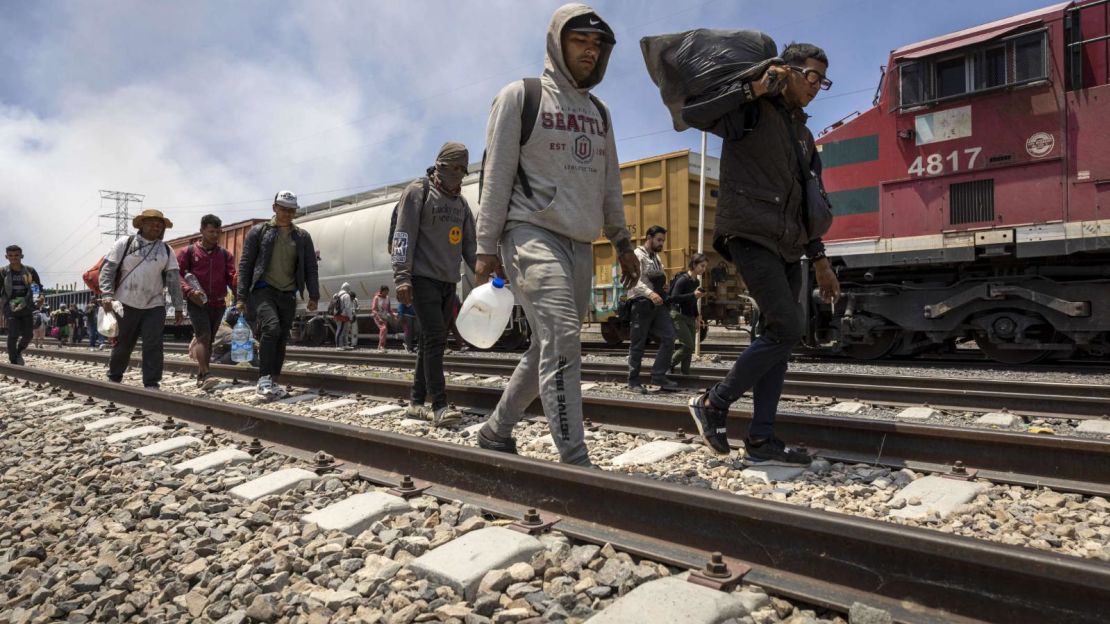 CNNE 1456660 - un dron capta desde mexico la magnitud de la crisis migratoria