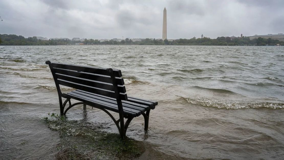 Sector en Washington que se desbordó con la lluvia de la tormenta tropical Ophelia el sábado. Crédito: J. David Ake/AP