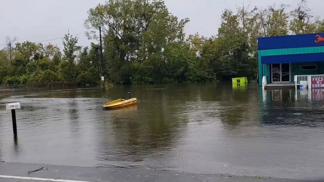 Las inundaciones cubren una calle en Chocowinity, Carolina del Norte, el 23 de septiembre de 2023. Crédito: Lillian Copeland