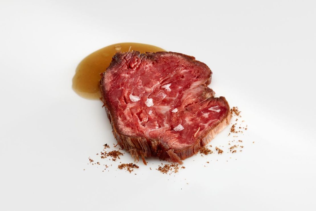 Este plato del menú de degustación de Mugaritz se llama "Técnica: contrastes de carne".