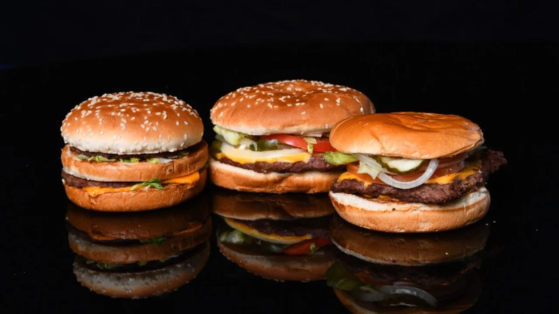Las demandas afirman que las hamburguesas de McDonald's, Burger King y Wendy's no son como aparecen en los anuncios.