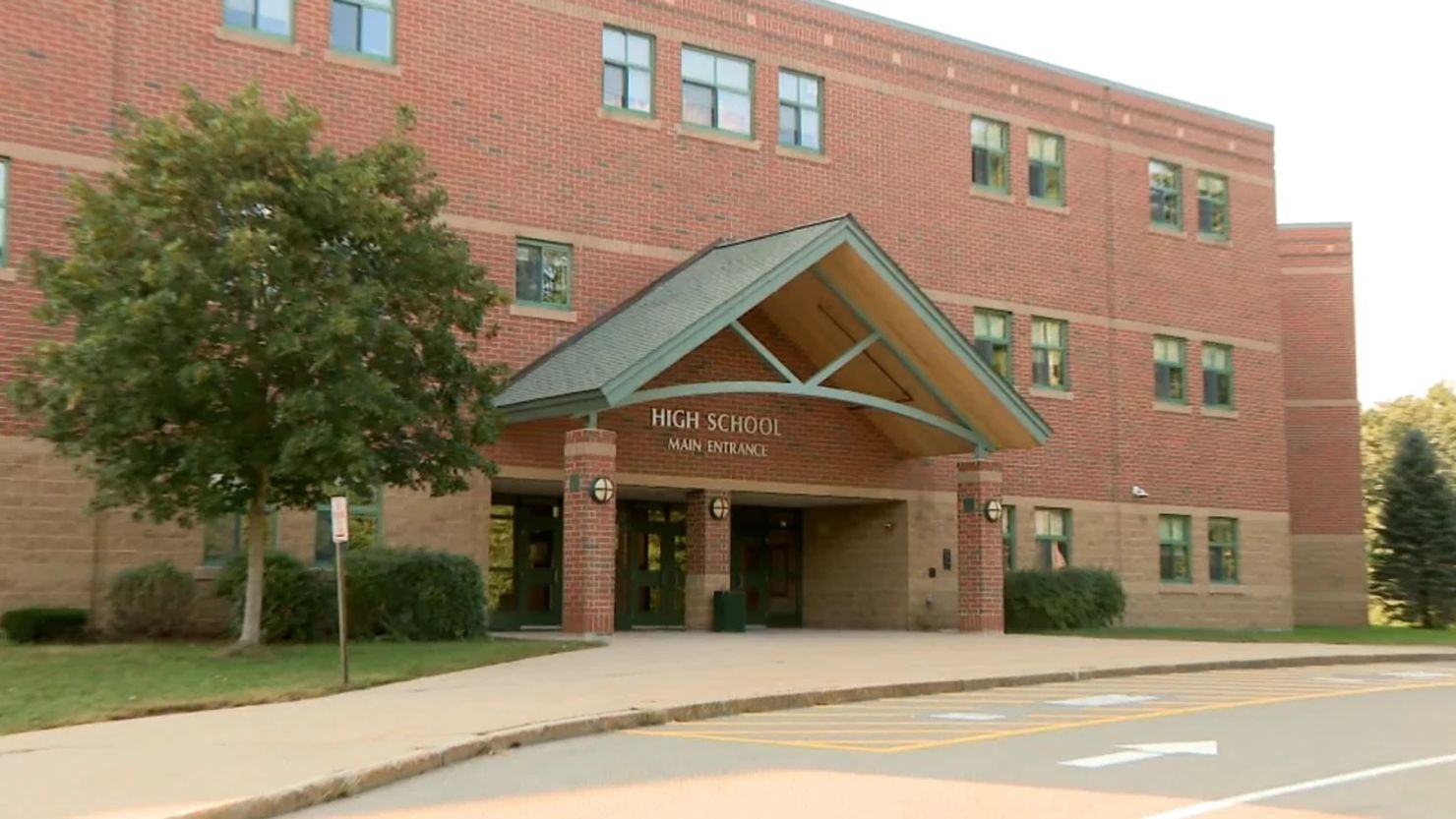 La escuela secundaria Bedford en Bedford, Nueva Hampshire, el 21 de septiembre de 2023.