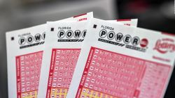 CNNE 1457915 - powerball alcanza los us$ 835 millones