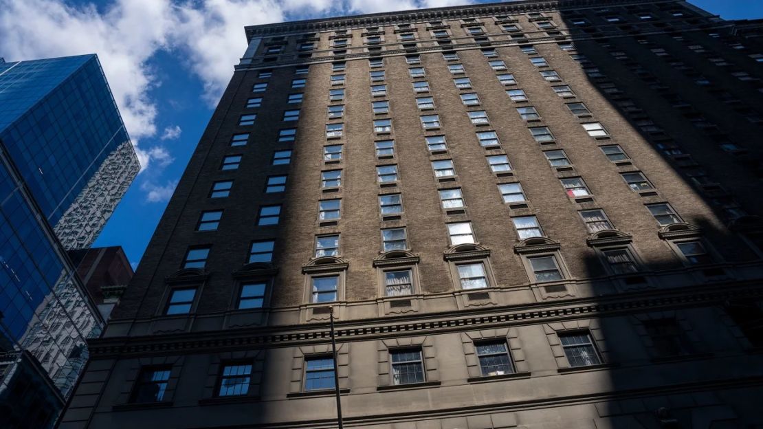 El Hotel Roosevelt en el centro de Manhattan abrió sus puertas en 1924 y cerró a sus huéspedes en 2020 en medio de la pandemia de covid-19. Crédito: Evelio Contreras/CNN