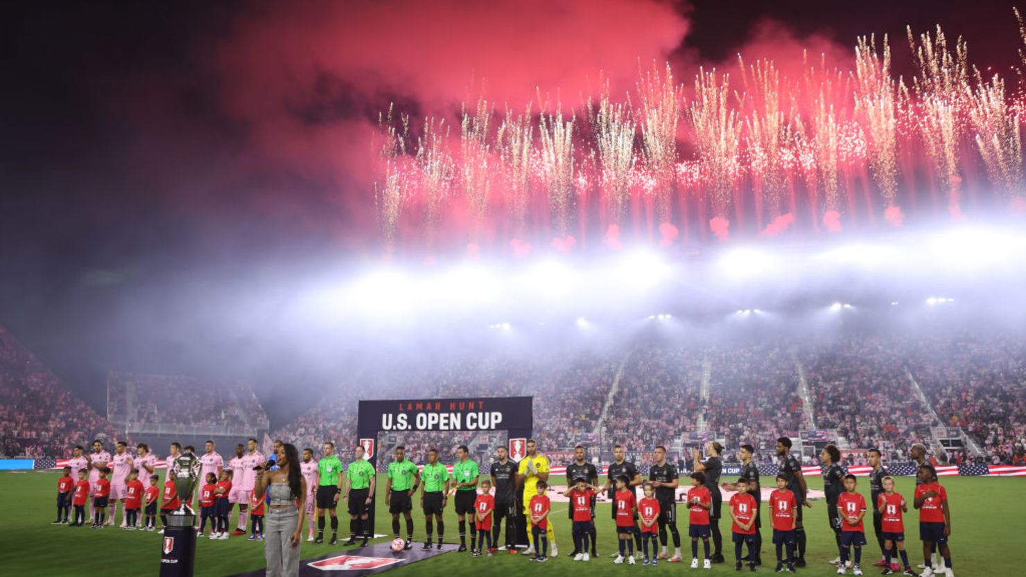 Los jugadores de Inter Miami y Houston Dynamo antes de la final de la US Open Cup 2022-2023.