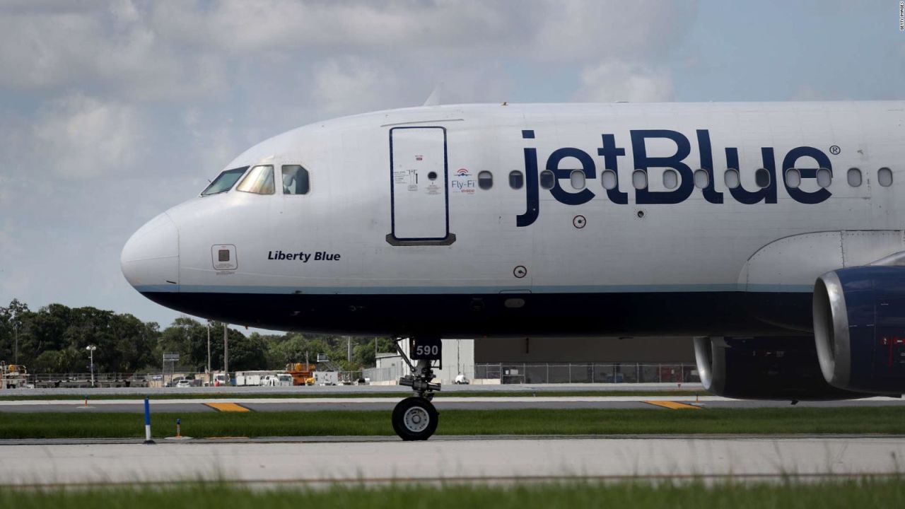 CNNE 1463754 - jetblue garantizara asientos familiares sin cargo adicional