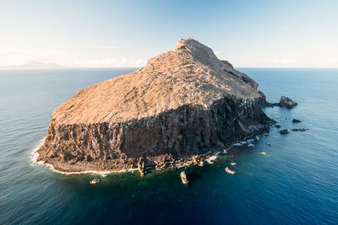 Redonda era un paisaje lunar estéril antes de que comenzara el proyecto de restauración en 2016. Crédito: Ed Marshall / Fauna y Flora