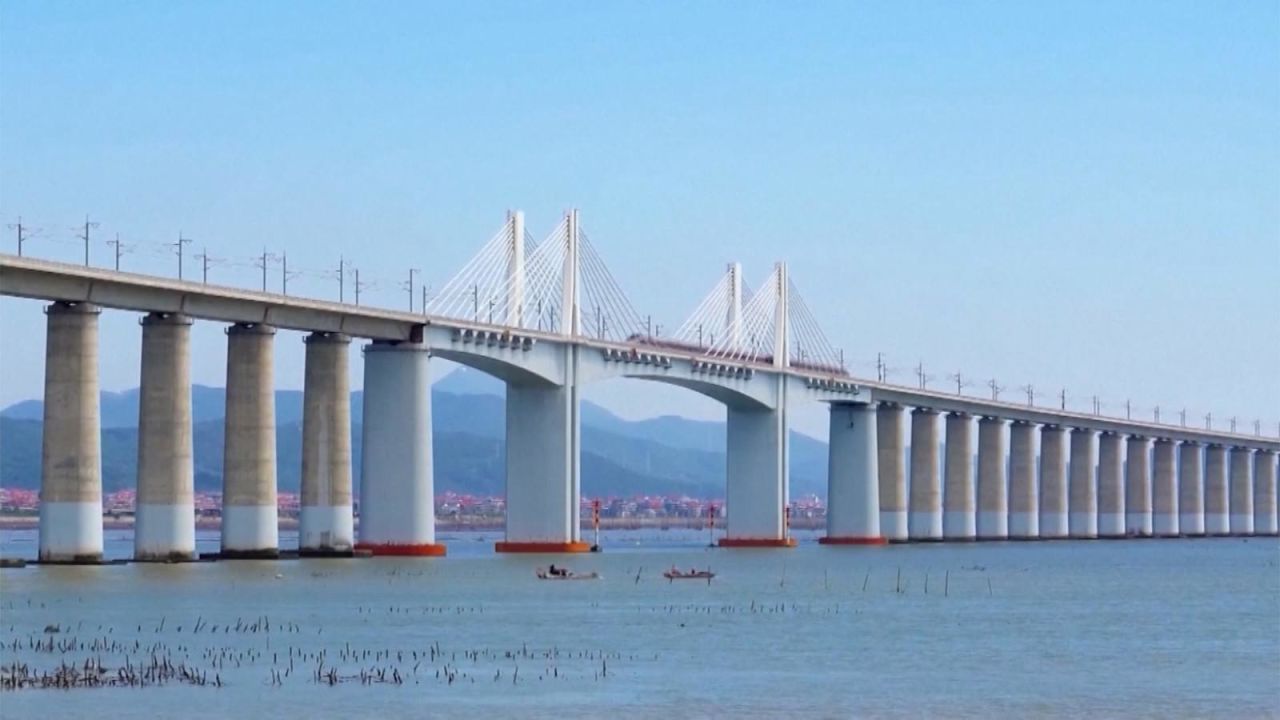 CNNE 1464966 - ve la primera linea del tren bala chino construida sobre el agua