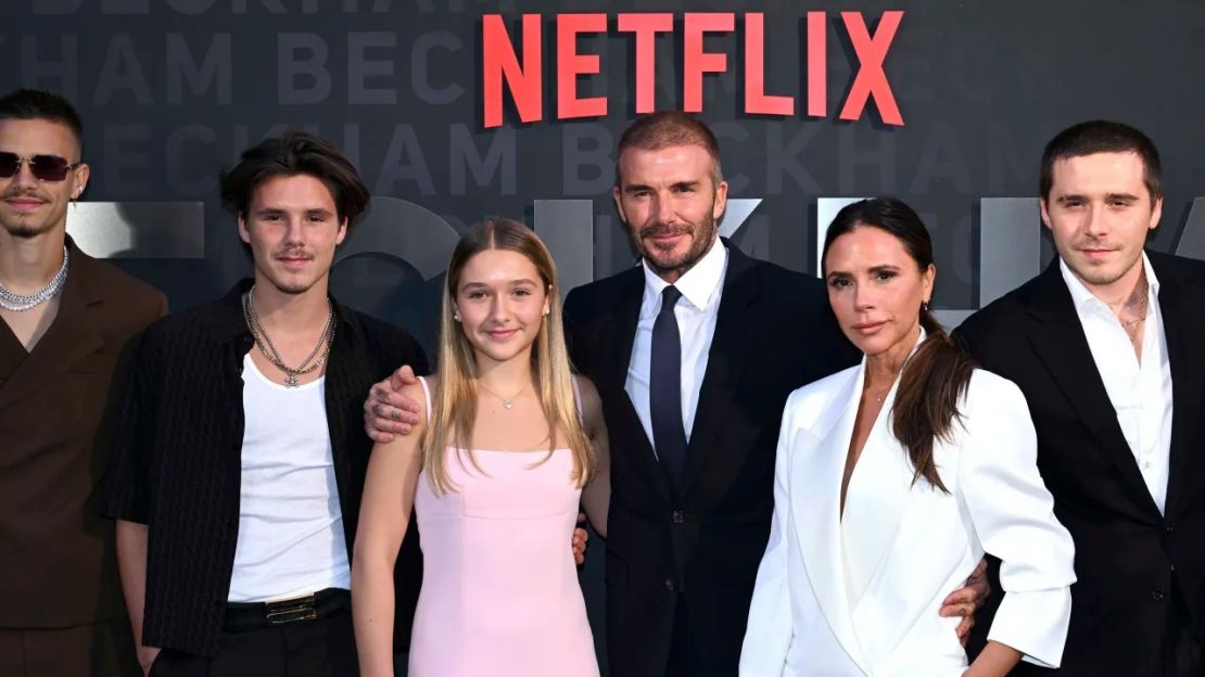 Los Beckham fotografiados con sus cuatro hijos. Crédito: Anthony Harvey/Shutterstock