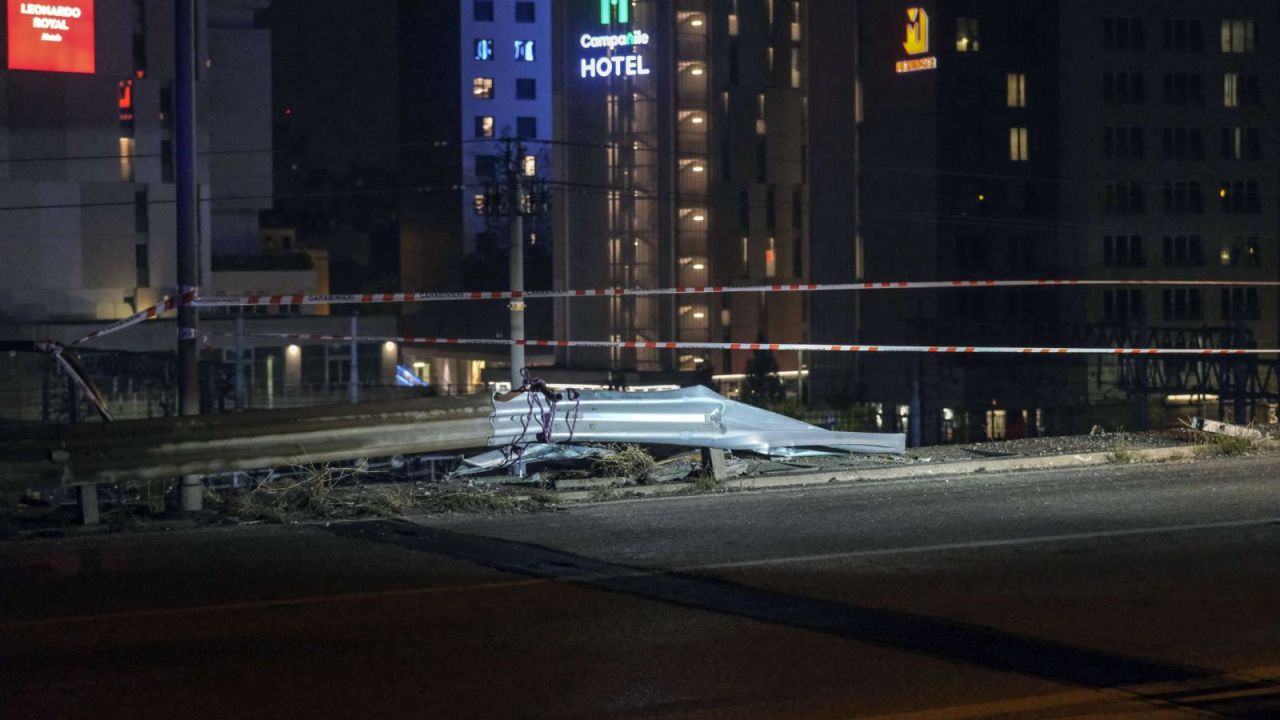 CNNE 1466786 - al menos 21 muertos por la caida de un autobus desde un puente en italia