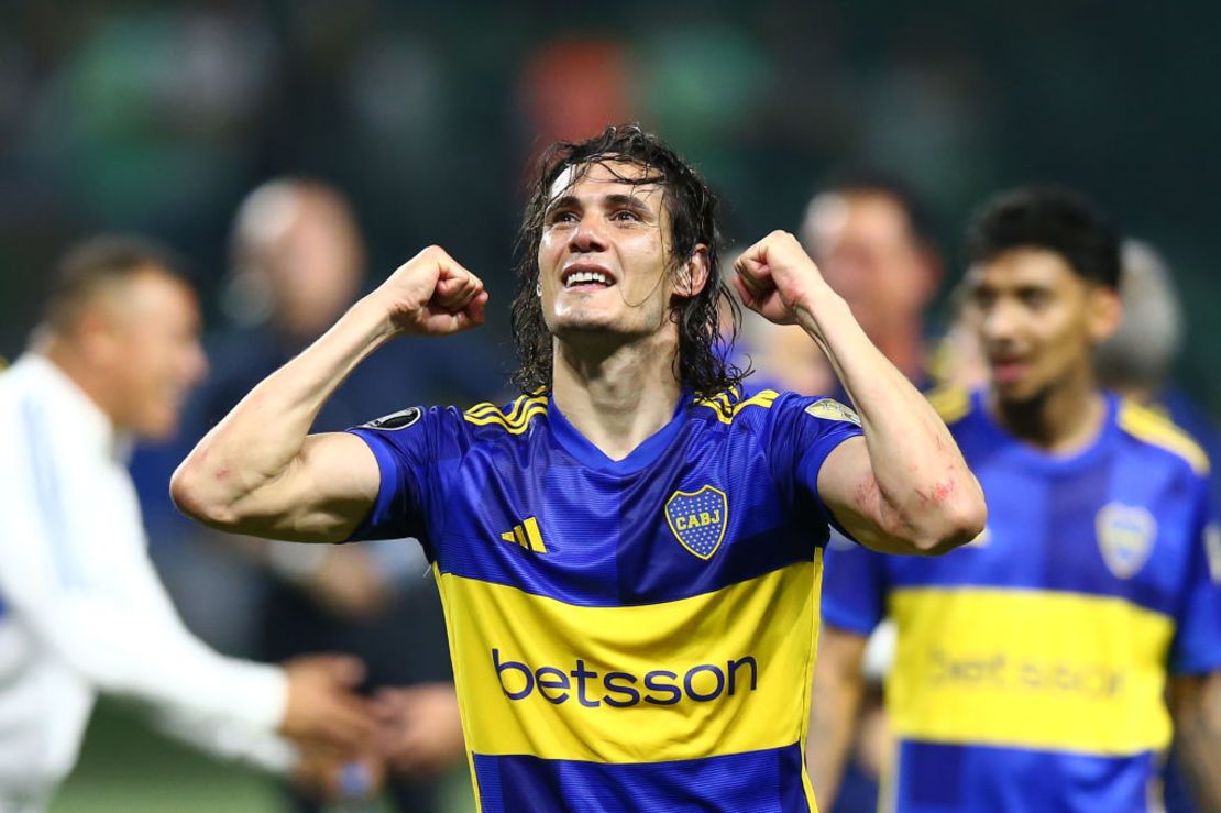 El uruguayo Edison Cavani celebra el triunfo de Boca ante Palmeiras, en la semifinal de la Copa Libertadores de América.