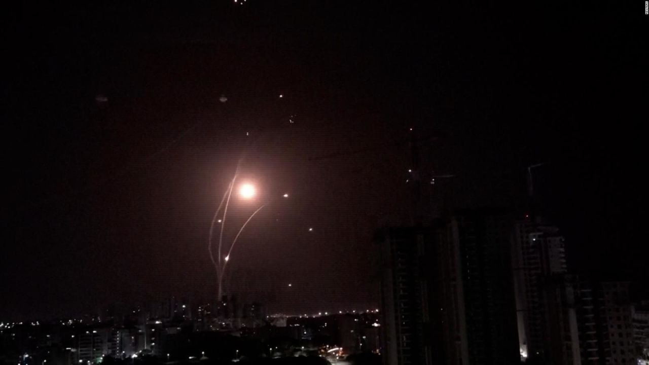 CNNE 1469116 - "temible" ombardeo de cohetes en una ciudad israeli