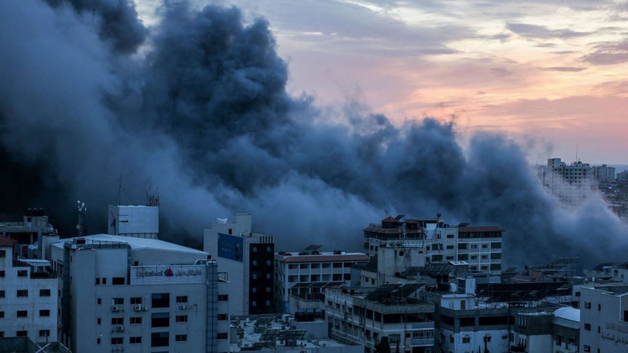 CNNE 1472277 - emocionante- nace un bebe en medio los bombardeos en gaza