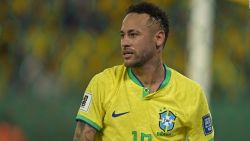 CNNE 1476994 - el descontento de neymar luego de ser agredido en el estadio