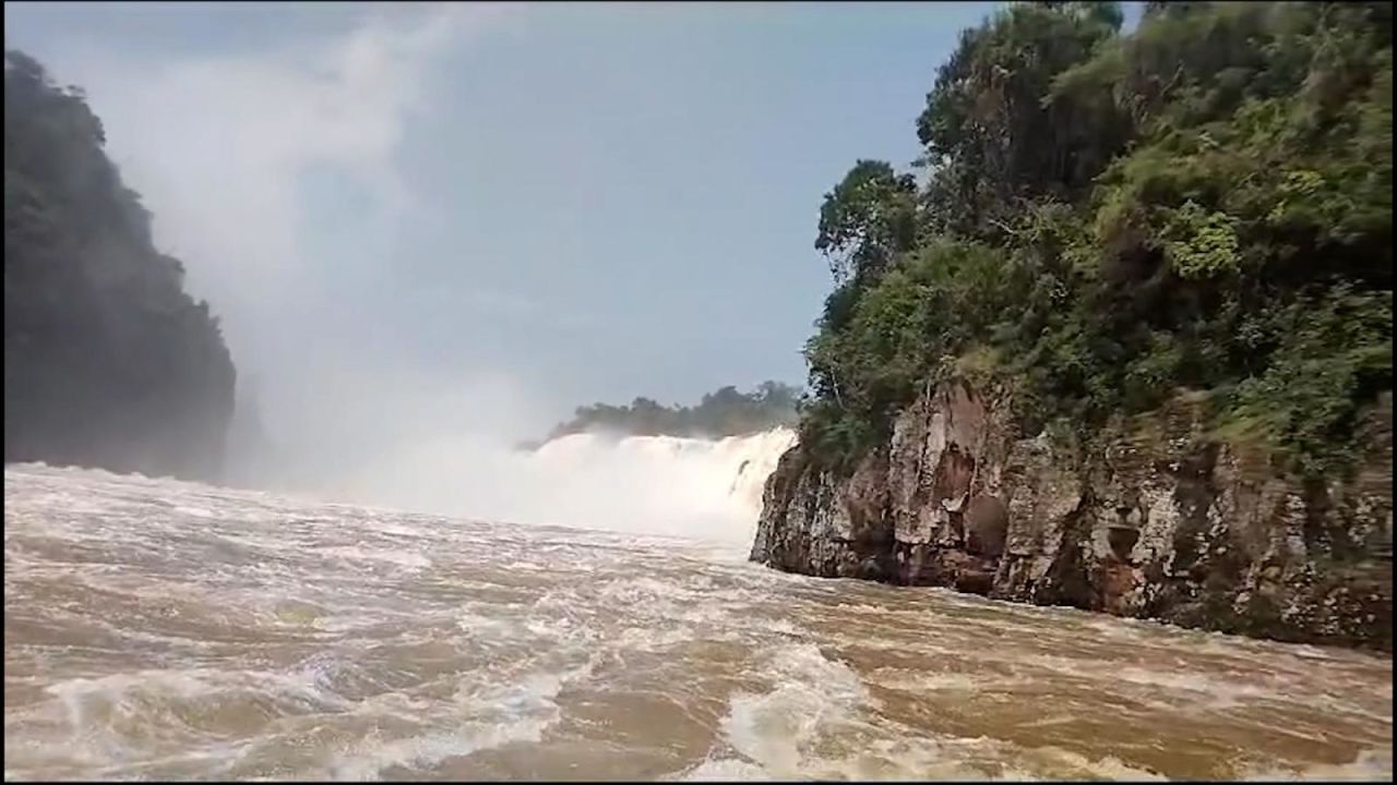 CNNE 1478021 - cierran circuito de las cataratas del iguazu por caudal de agua