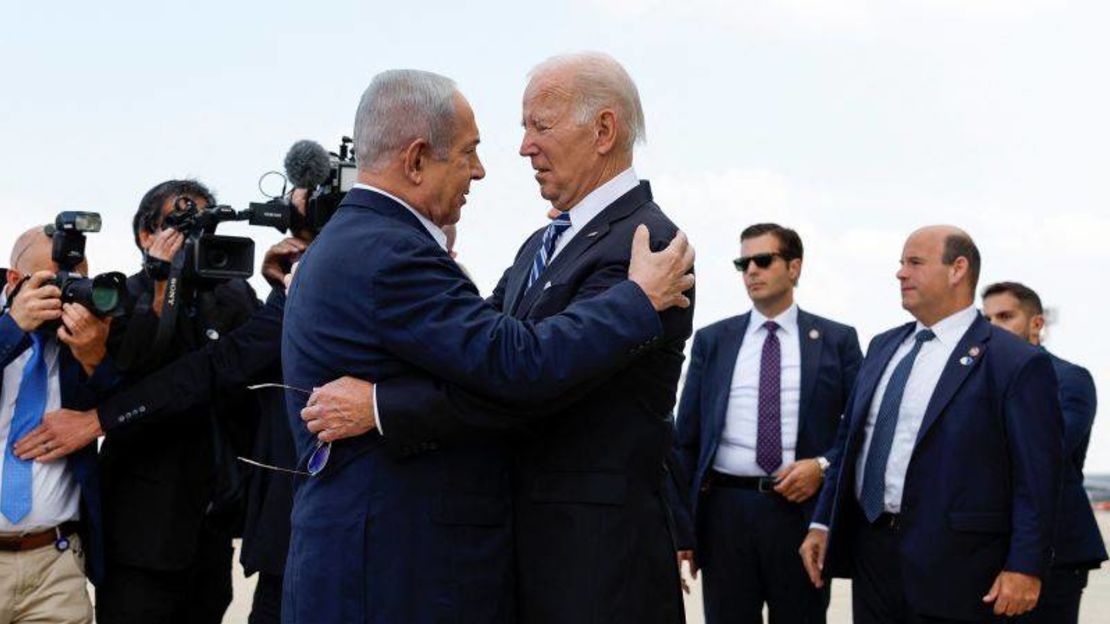 Joe Biden es recibido en Israel por el primer ministro Benjamin Netanyahu.