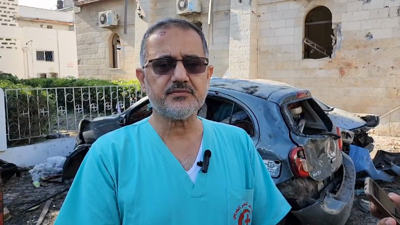 CNNE 1479504 - medico narra como sobrevivio a la explosion en el hospital en gaza