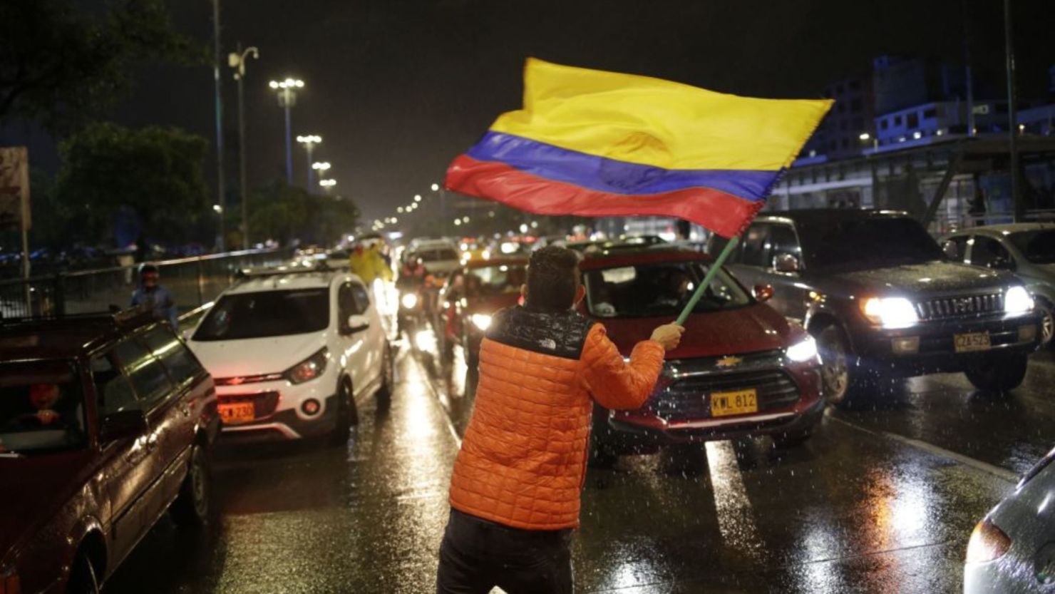Partidarios del entonces recién electo presidente Gustavo Petro celebran frente al Movistar Arena en Bogotá, el 19 de junio de 2022, después de la segunda vuelta presidencial.