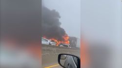 CNNE 1482582 - choque de mas de 150 vehiculos deja a 7 muertos y 25 heridos en una interestatal en luisiana