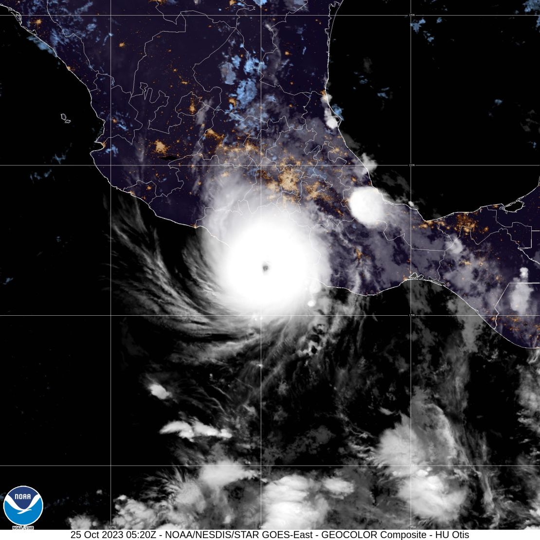 Otra imagen satelital que muestra el huracán poco antes de tocar tierra en México. Crédito: NOAA