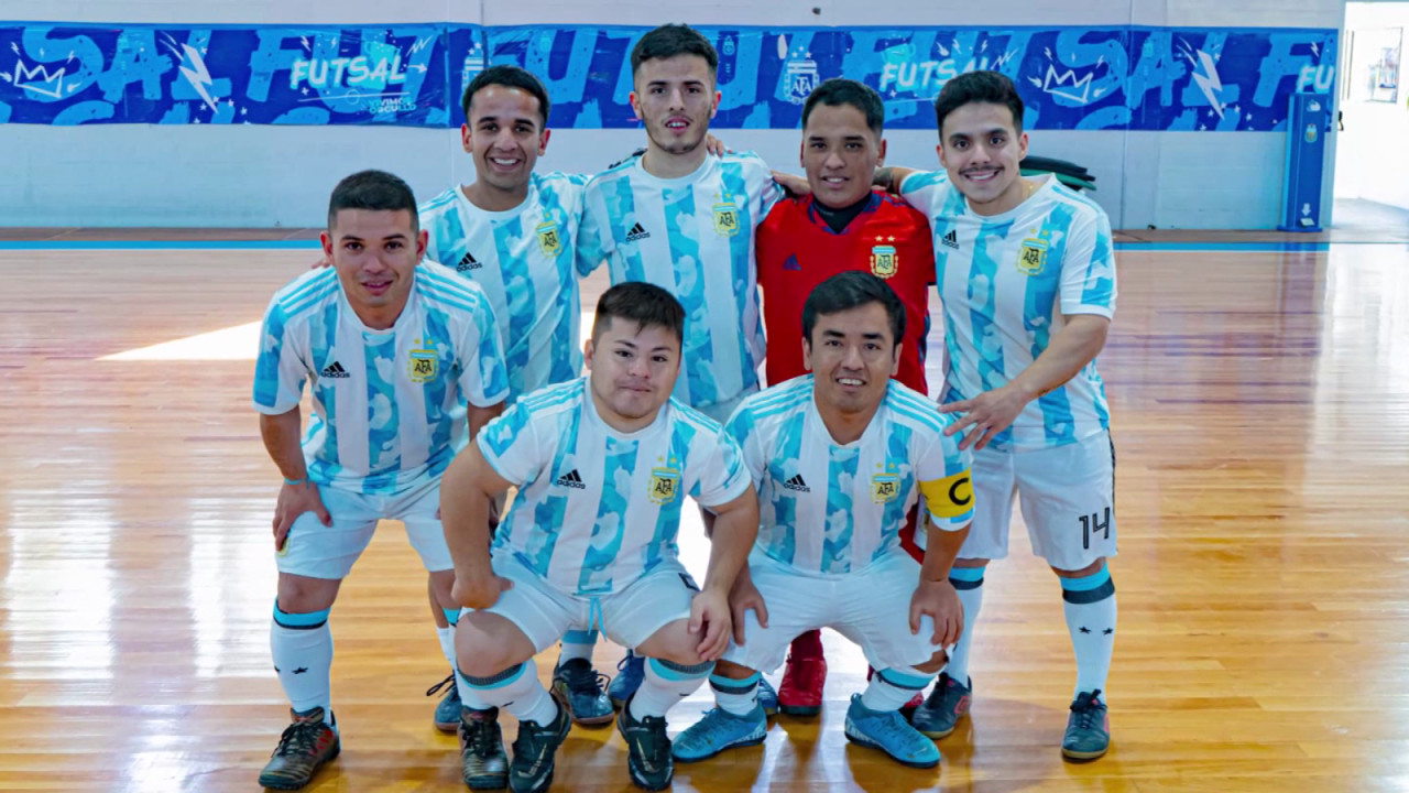 CNNE 1483135 - seleccion argentina de talla baja va por su primer mundial