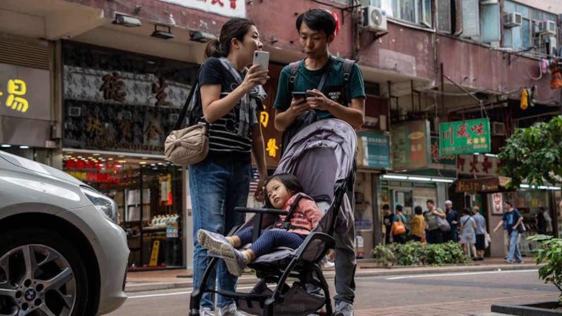 Los padres primerizos de Hong Kong recibirán una paga de más de 2.500 dólares por cada recién nacido.