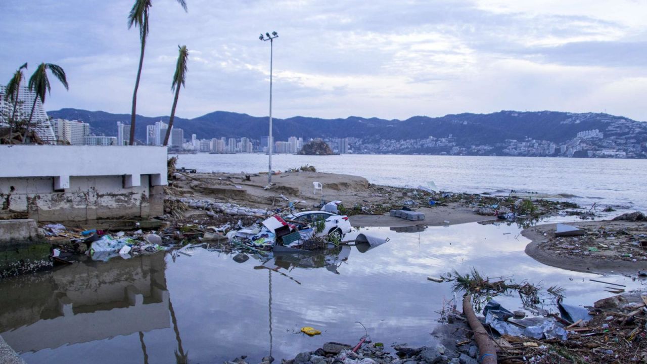 CNNE 1484645 - rescatista alerta desesperacion en acapulco por agua y alimentos