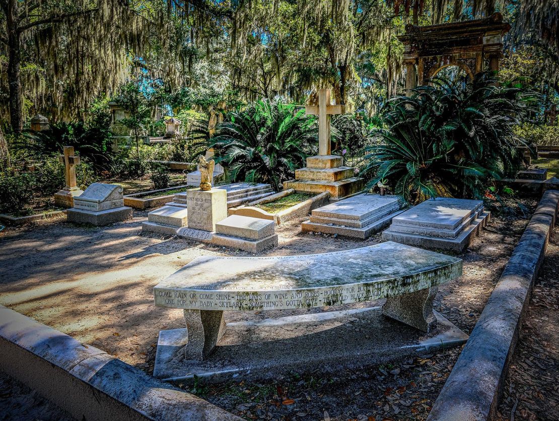 El cementerio Bonaventure en Savannah, Georgia, representa "el gótico sureño en su máxima expresión", dijo Bible.