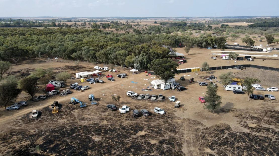 Una fotografía aérea del 10 de octubre de 2023 muestra el lugar del ataque al festival de música Nova por parte de militantes de Hamas en el sur de Israel.