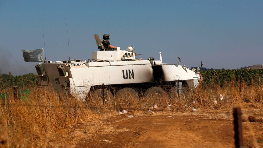 Un miembro del personal de mantenimiento de la paz de la ONU en los Altos del Golán el 20 de julio de 2018.