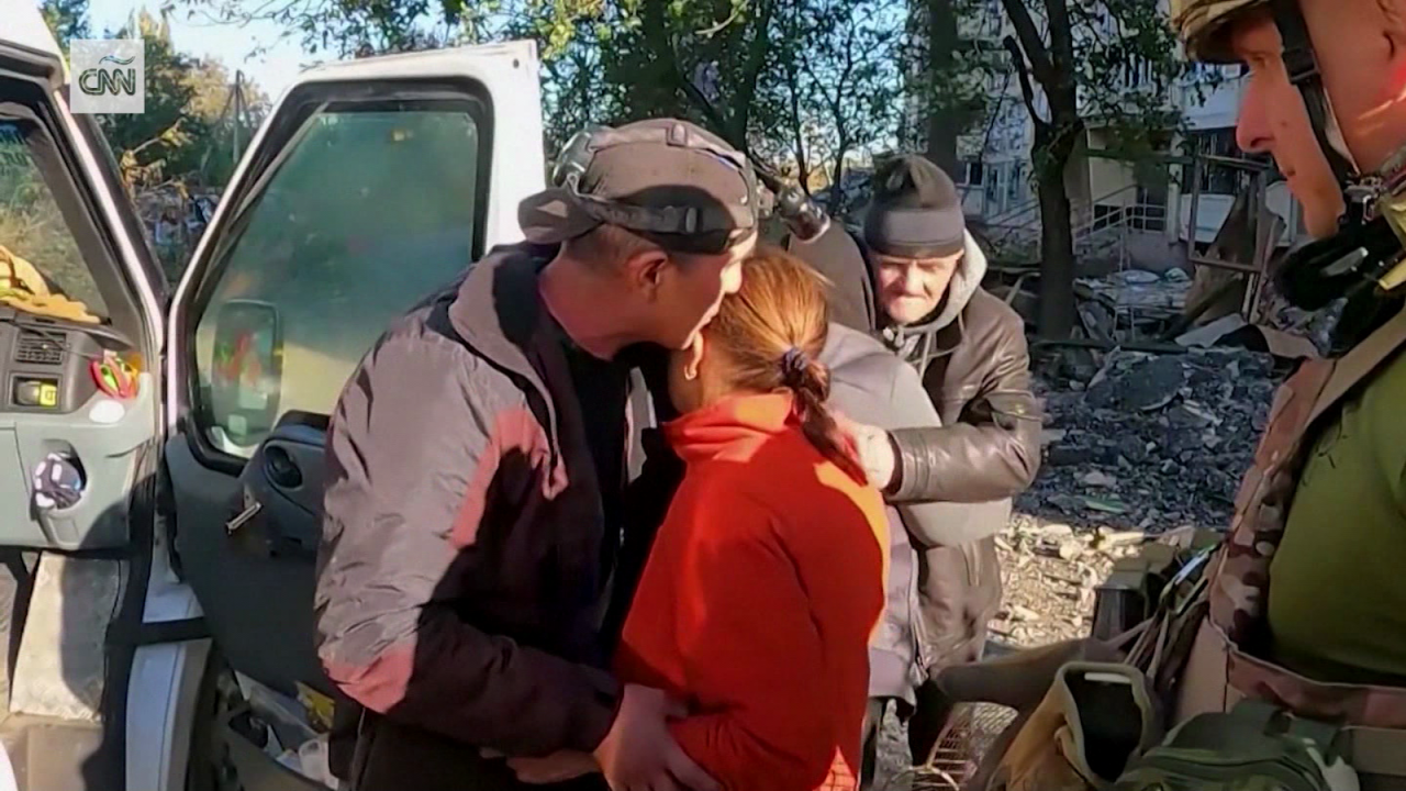 CNNE 1485617 - piden a familias ucranianas evacuar ante recrudecimiento de ataques rusos