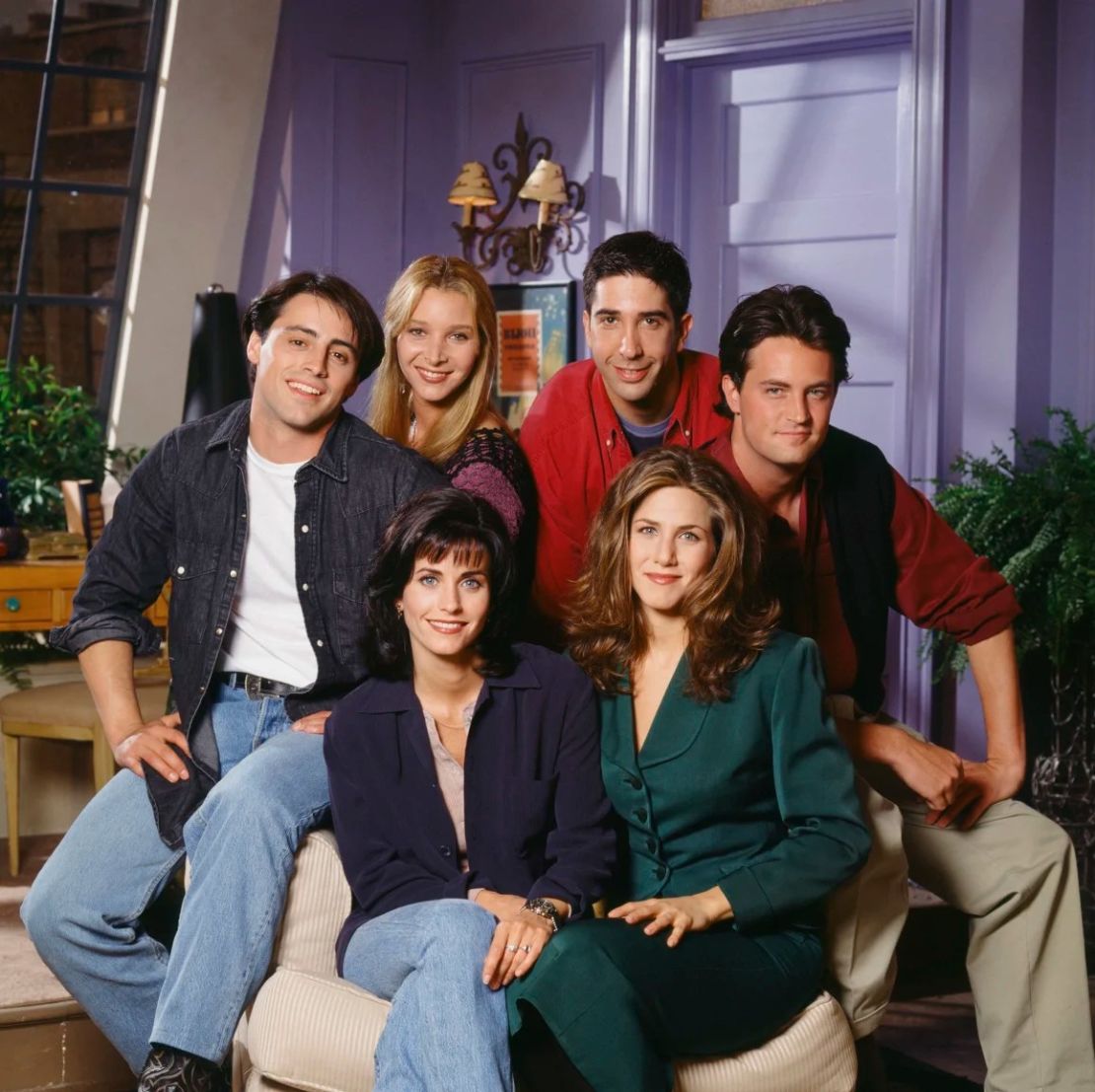 Matt LeBlanc como Joey Tribbiani, Lisa Kudrow como Phoebe Buffay, David Schwimmer como Ross Geller, Matthew Perry como Chandler Bing, Courteney Cox como Monica Geller, Jennifer Aniston como Rachel Green en la primera temporada de "Friends".