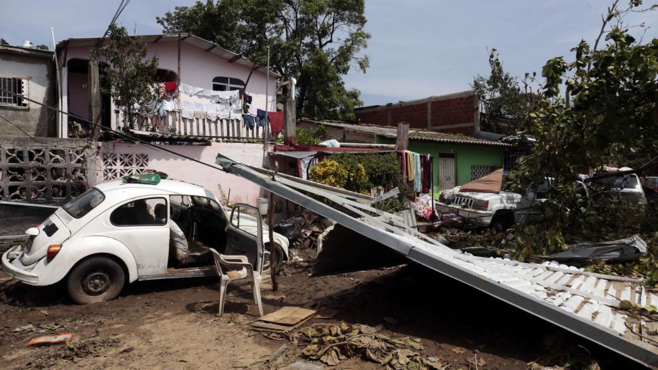 CNNE 1485656 - asi quedo la costa de acapulco tras el paso de otis