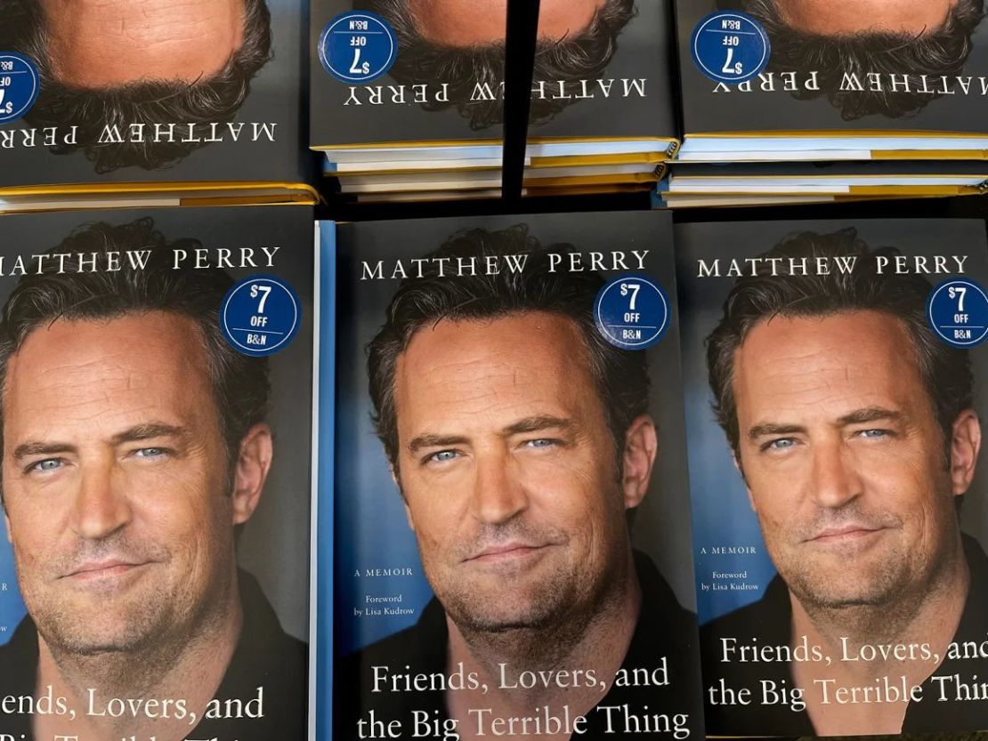 "Friends, Lovers, and the Big Terrible Thing", escrito por Matthew Perry.