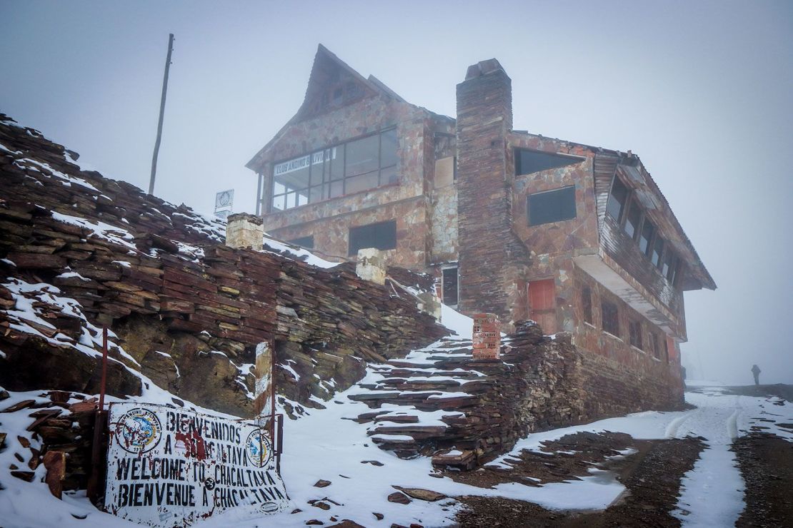 La estación de esquí abandonada de Chacaltaya cerró en 2009. Crédito: Luke Chen/iStock Editorial/Getty Images