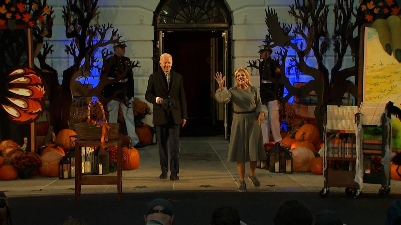 CNNE 1486233 - la casa blanca se disfraza por halloween- asi celebraron los biden