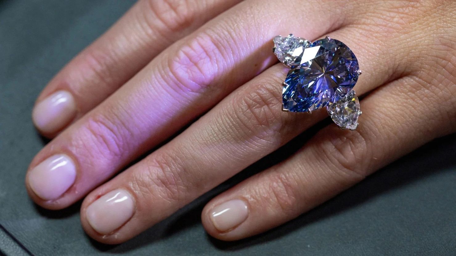Un diamante azul "sin imperfecciones" podría alcanzar los US$ 50 millones  en una subasta | CNN